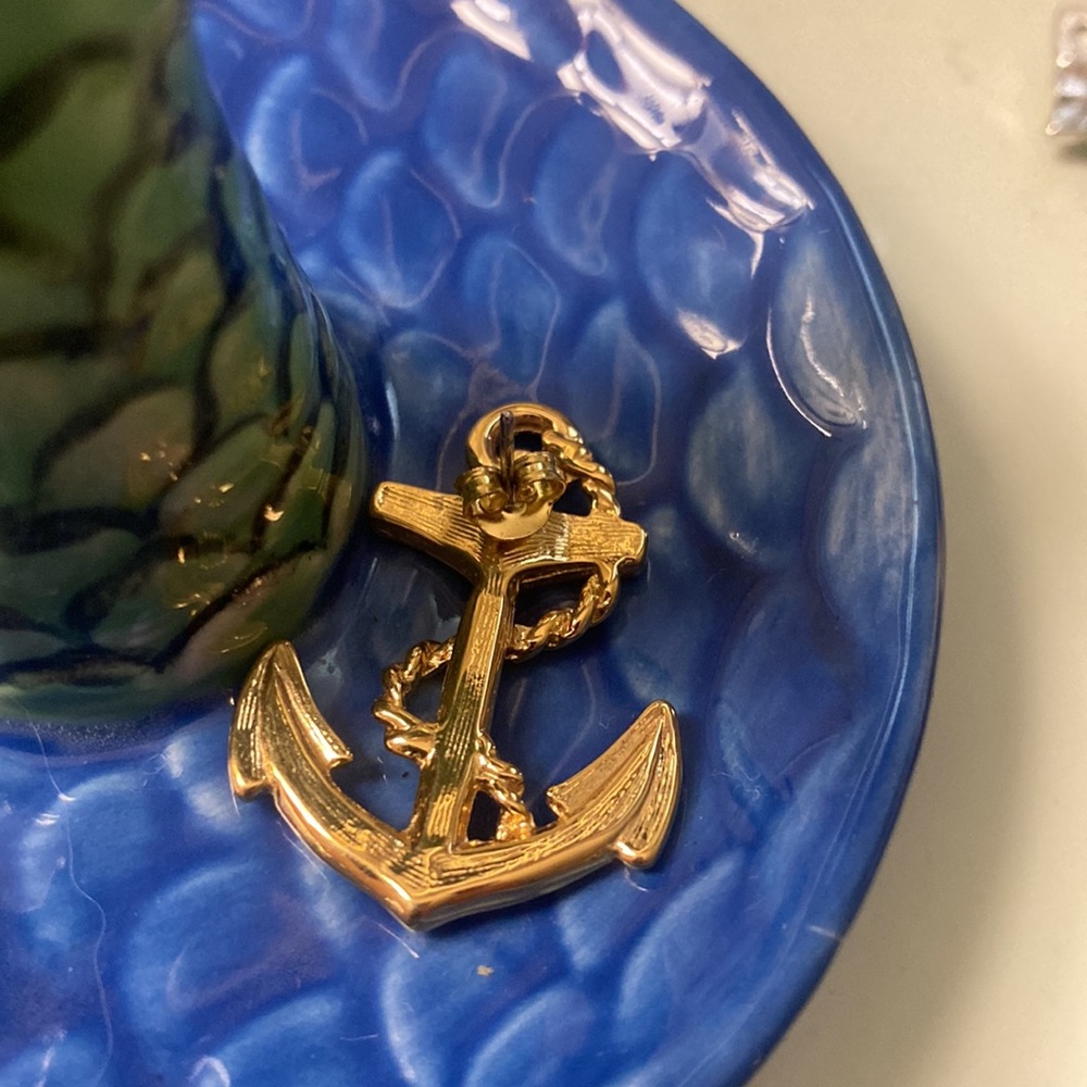 Anchor shape earring - Picture 3 of 3